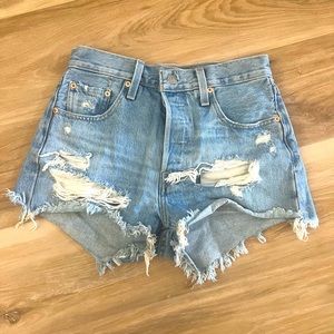 LEVIS DENIM JEAN SHORTS SIZE 25